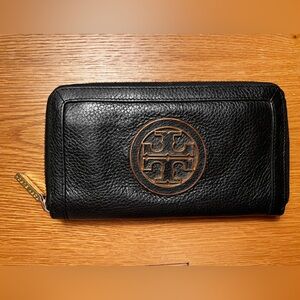 Tory Burch - Black Leather Wallet